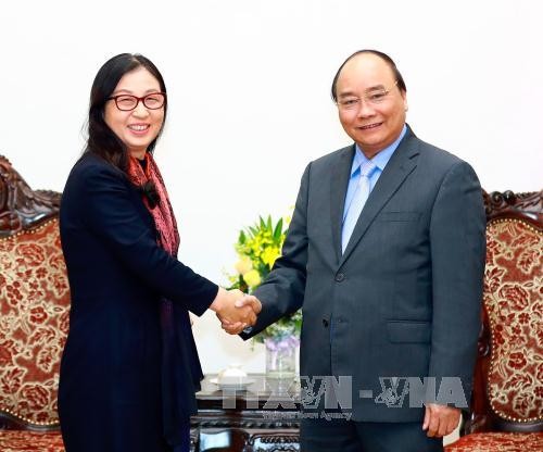 PM receives leaders of Japanese bank and Chinese group - ảnh 2